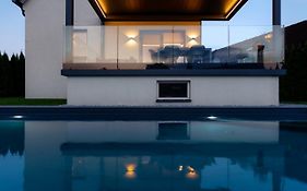 Platschberg Urban Hideaway - Stilvolles Ferienhaus Mit Pool An Der Weinstrasse